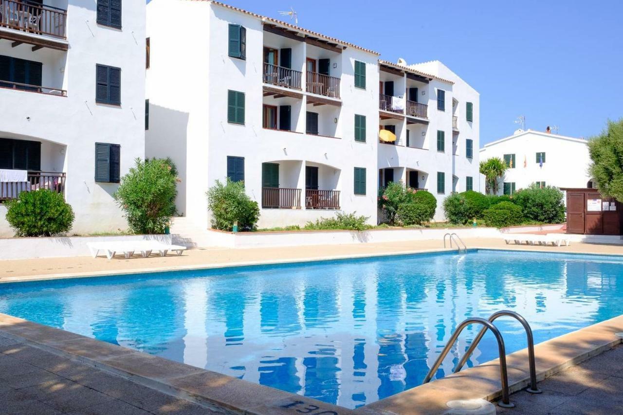 Vistas Al Mar Y La Piscina Apartamento Arenal d'en Castell Exterior foto
